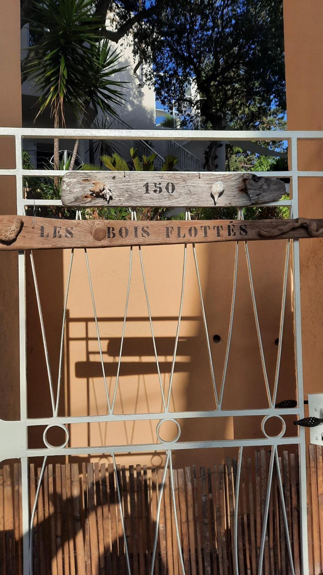 Les Bois Flottes . Plage De La Verne Ла-Сейн-сюр-Мер Экстерьер фото